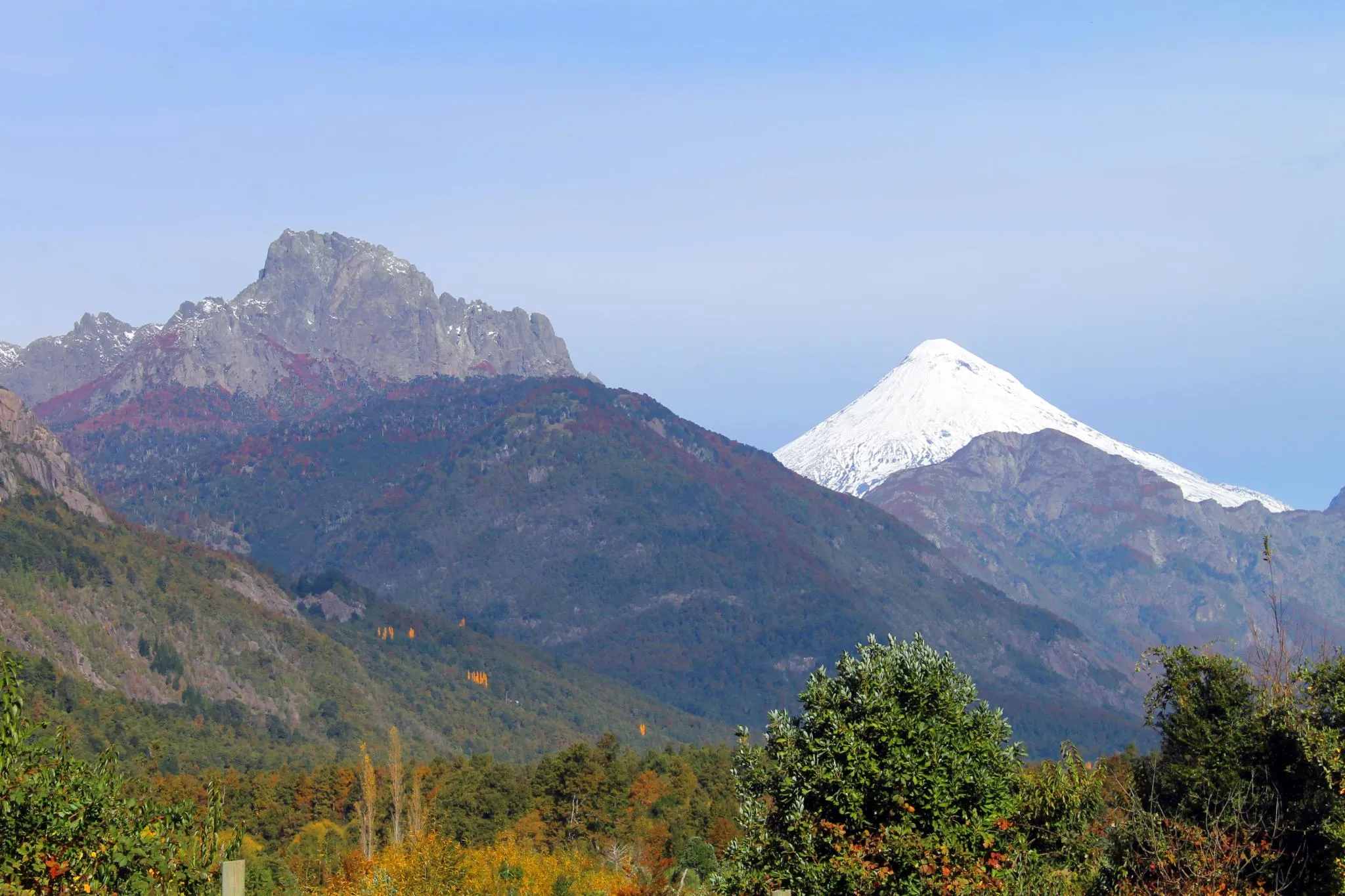 Volcán Lanín desde Curarrehue.