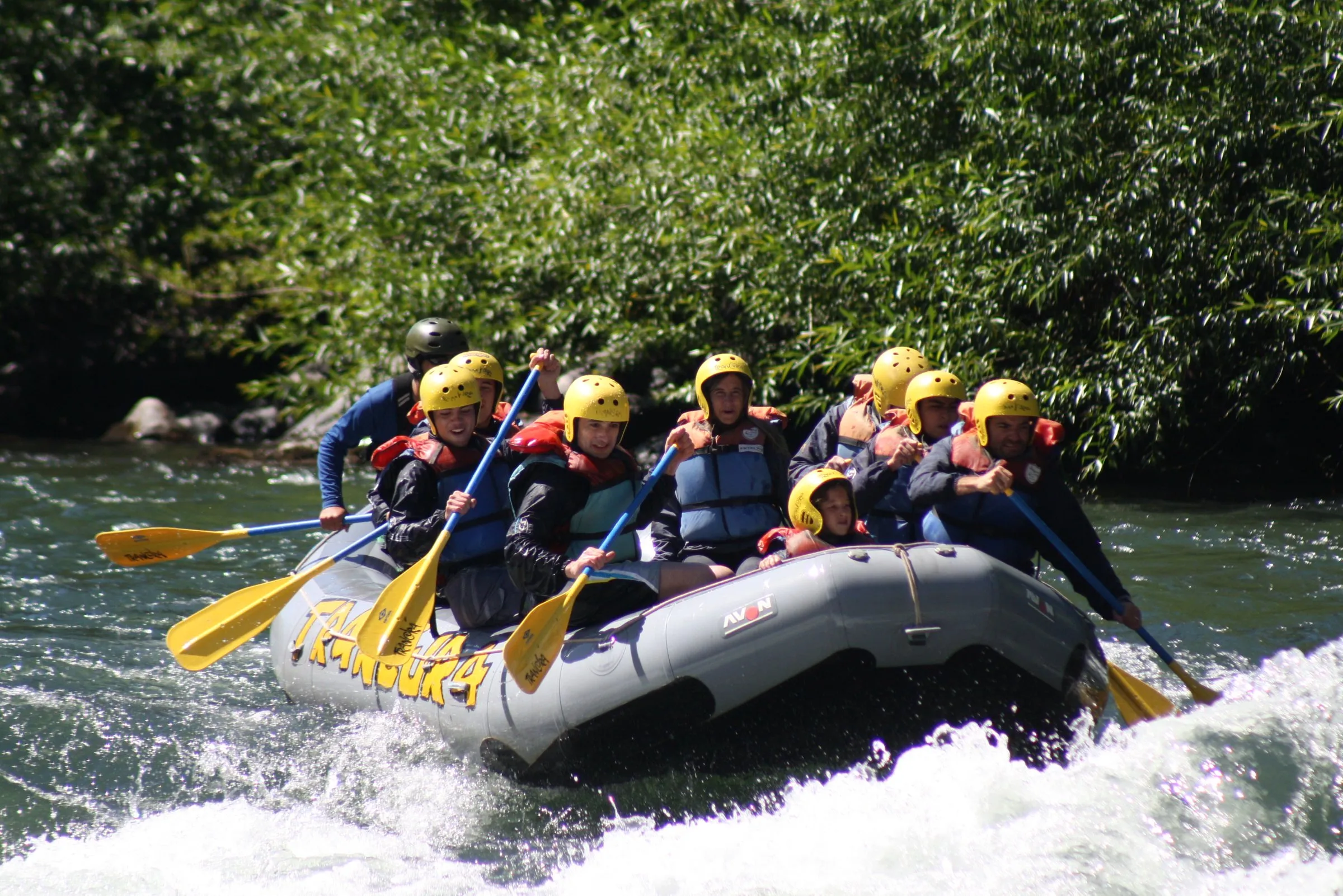 Rafting en el río Trancura.