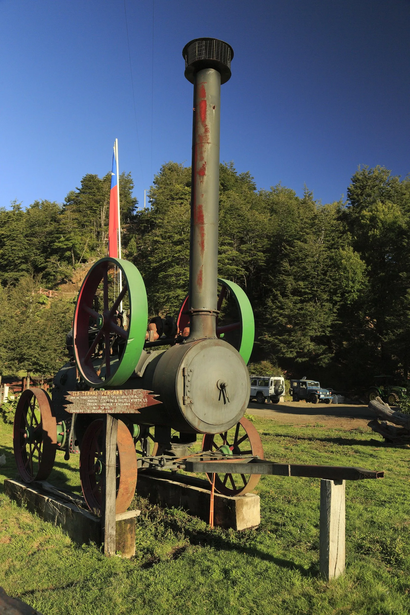 Locomóvil antiguo en Termas Vergara.